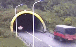 8b9996001e3cd6a8f0ee0a8b2e15159e.gif